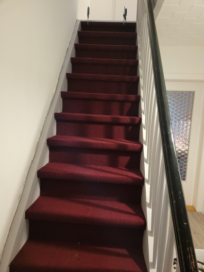 4 Treppe mit Teppich