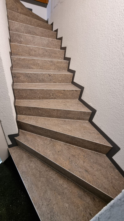4 Treppe mit Linol